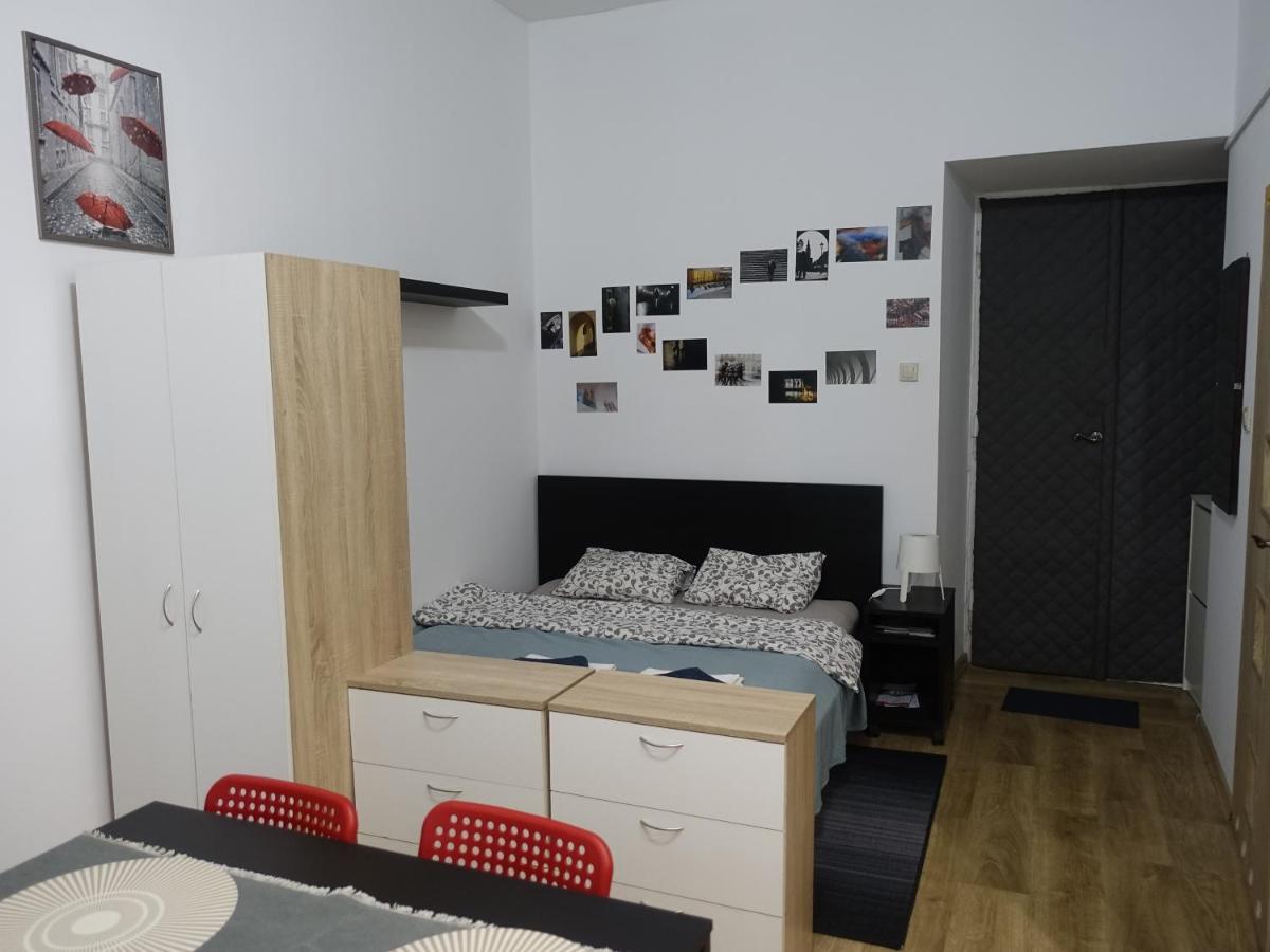Umbrella Guest Rooms Cracovia Esterno foto